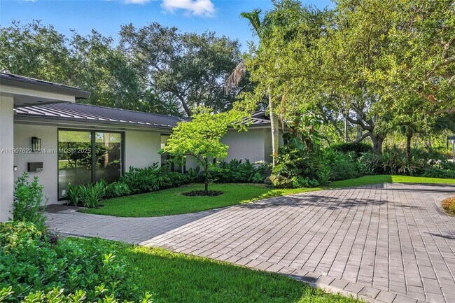 Building Photo - 15121 SW 69th Ct