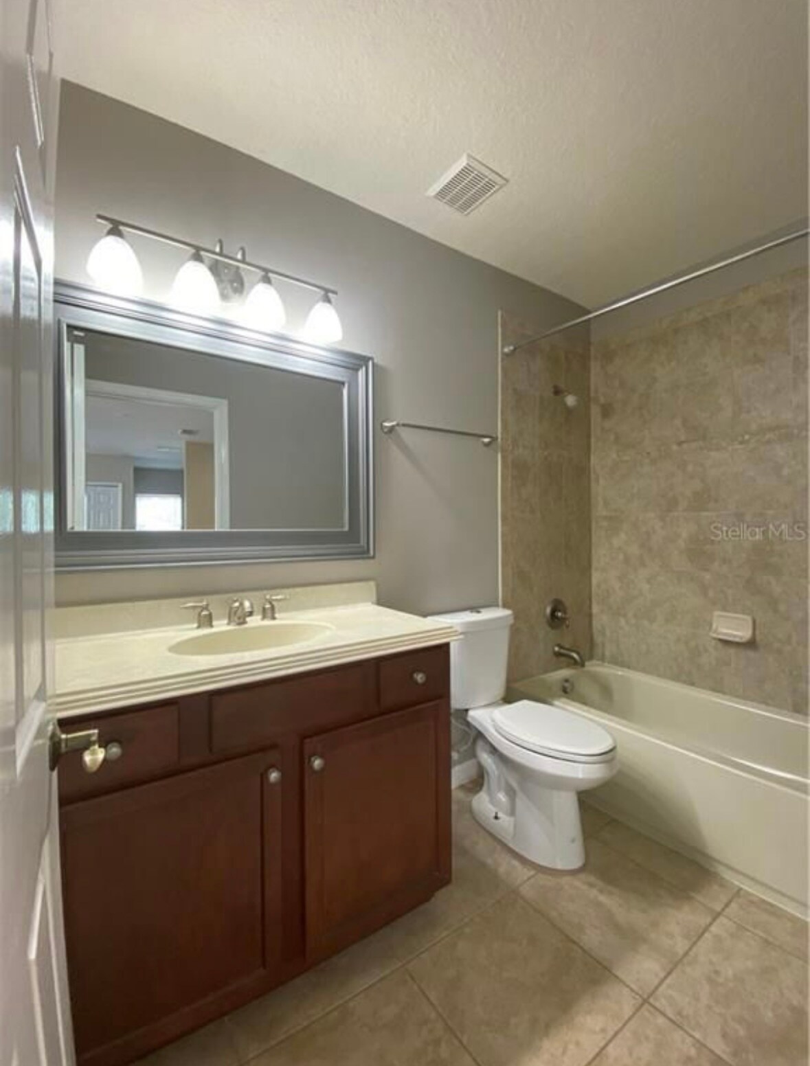 2nd floor full bath - 408 Blue Bayou Ln