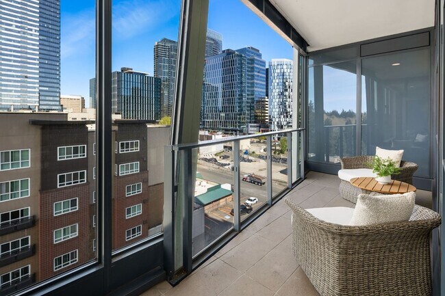 Building Photo - 2Bd/1.75Ba Bellevue Condo