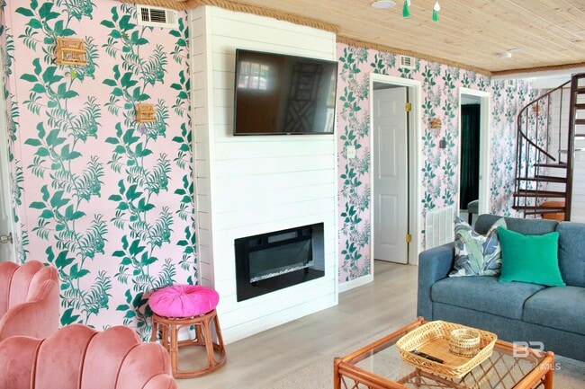 Building Photo - 450 E 1st Ave