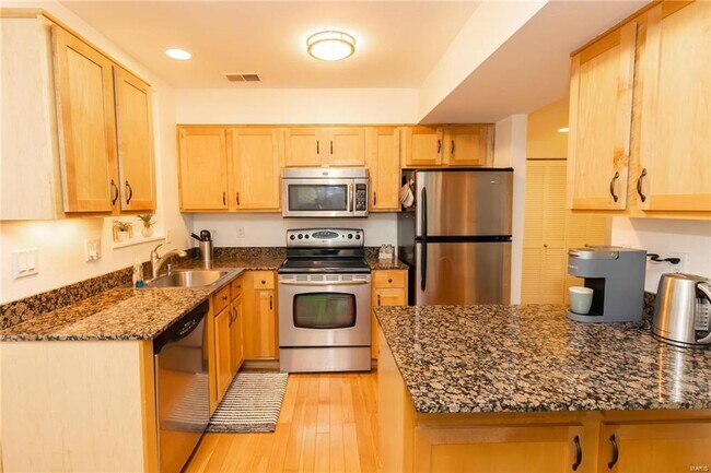 Building Photo - 5350 Pershing Ave