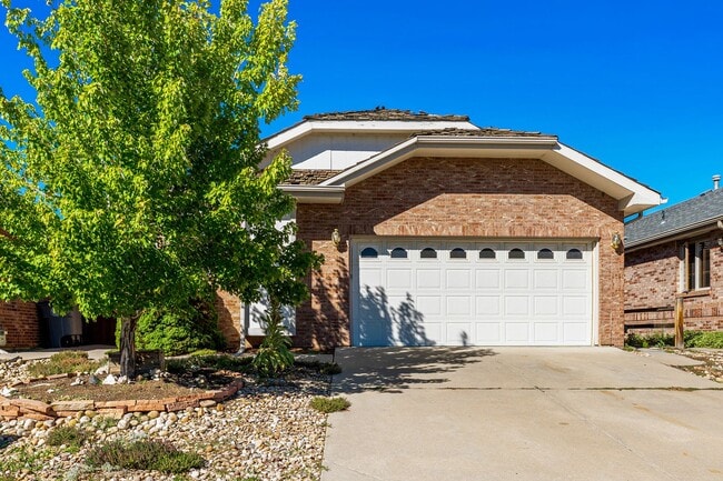 Building Photo - Spacious Home with Central AC and Gas Fire...