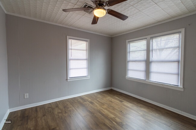 Building Photo - 709 E 1st St