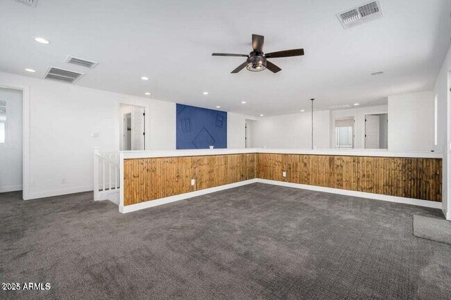 Building Photo - 1221 E Paseo Way