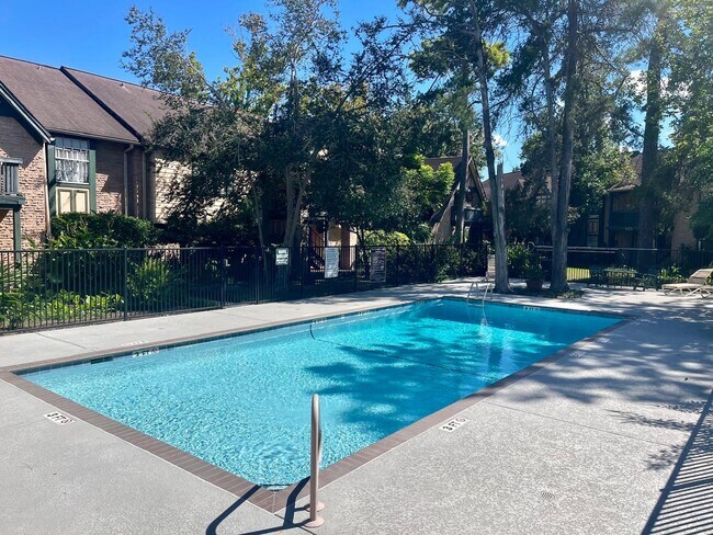 Building Photo - 8229 Kingsbrook Rd