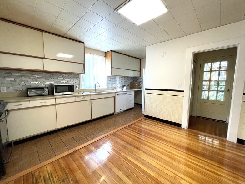 Building Photo - 10 Packard Ave