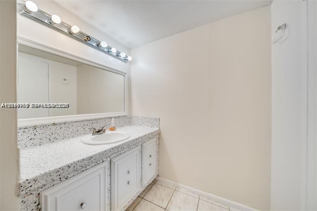 Building Photo - 4848 NW 24th Ct