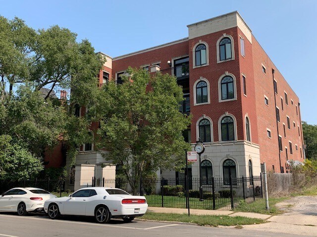 Primary Photo - 4043 S Drexel Blvd