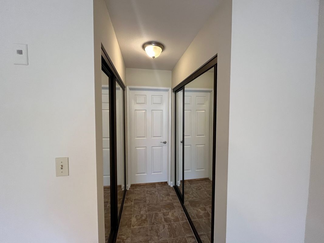 Building Photo - 430 S Niagara St