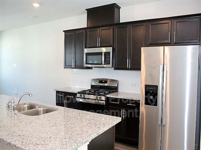 Building Photo - 1079 Shoreside Dr