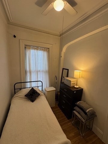 Building Photo - 2 Wellington St