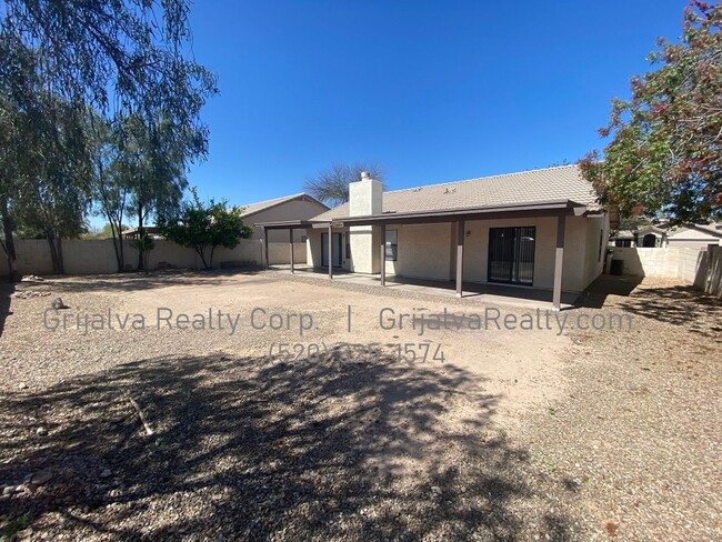 Building Photo - 3 Bed, 2 Bath House for Rent in Rita Ranch...