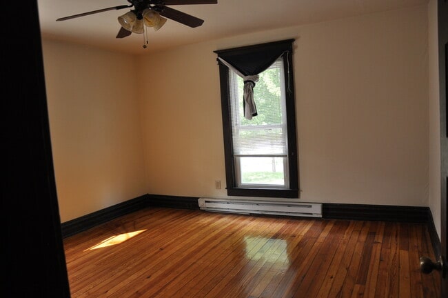 Building Photo - 308 S Broadway Park