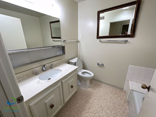 Building Photo - $2,695 - 2 Bed/2 Bath Retirement Resort Li...