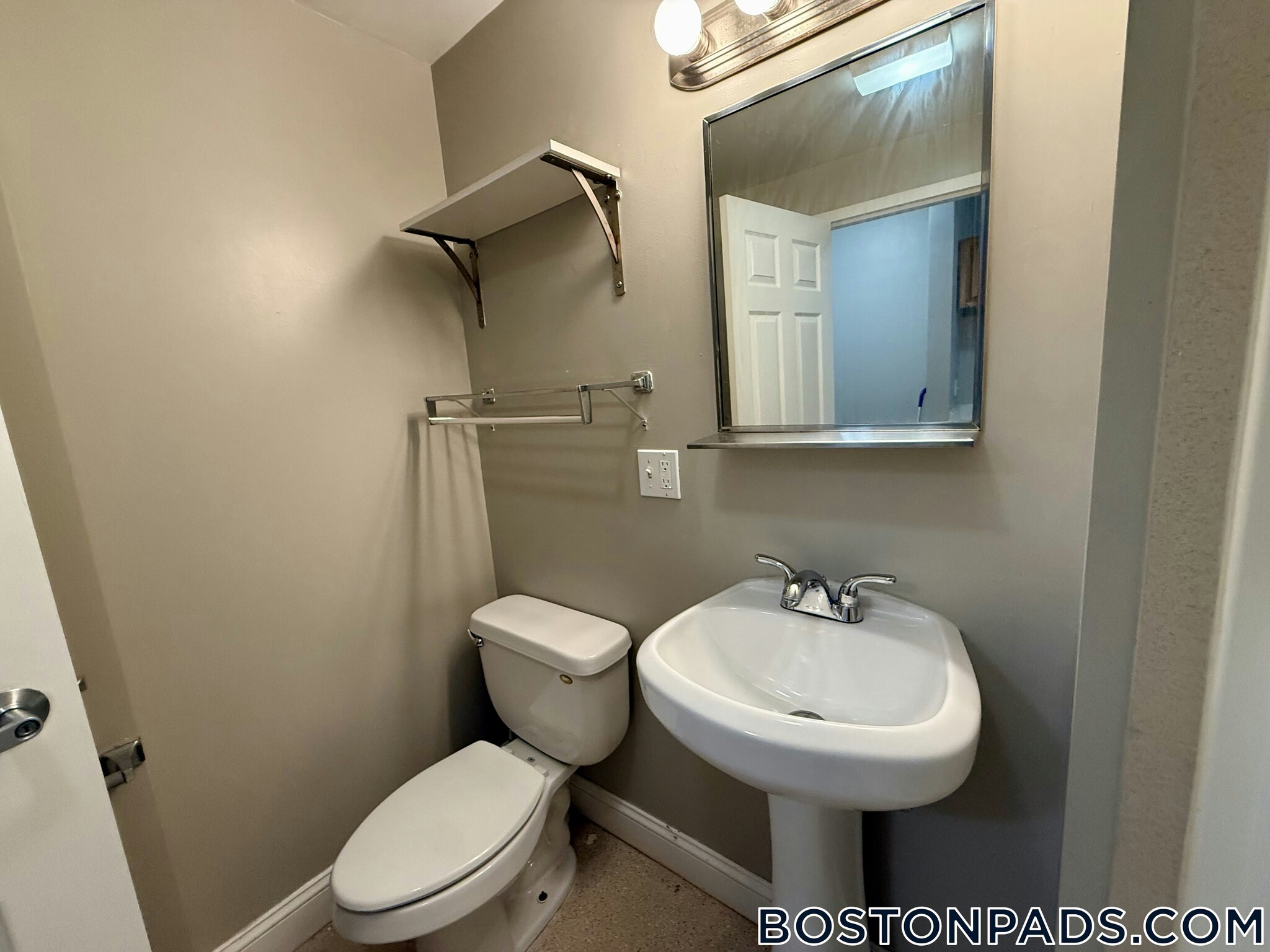 Building Photo - 312 Shirley St