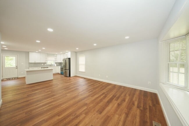 Building Photo - 9900 Kingsbridge Dr