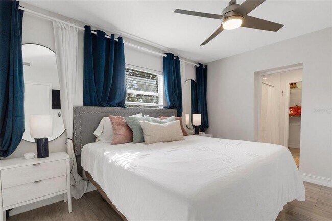 Building Photo - 2914 W Lake Ave