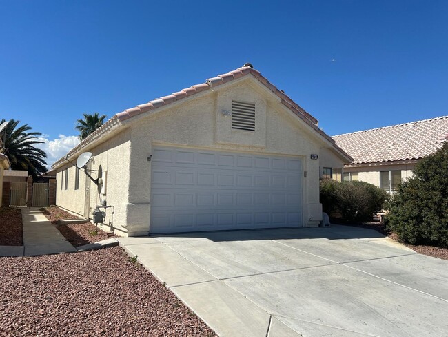 Building Photo - Fabulous 3 bedroom  Home