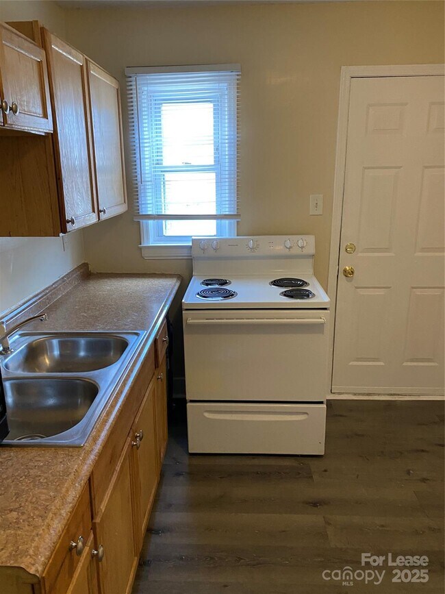Building Photo - 3100 Zircon St