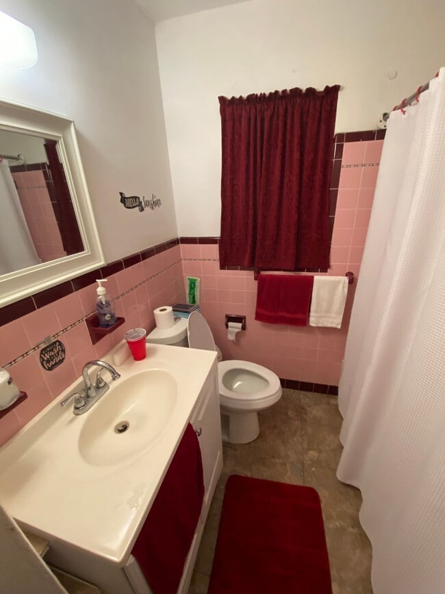 Building Photo - Great Studio home