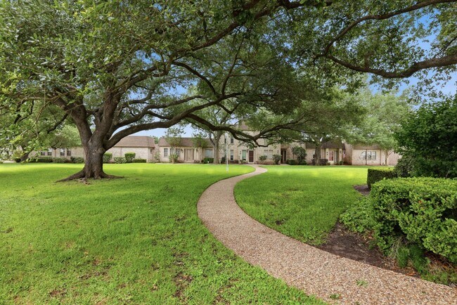 Building Photo - 2 River Creek Way
