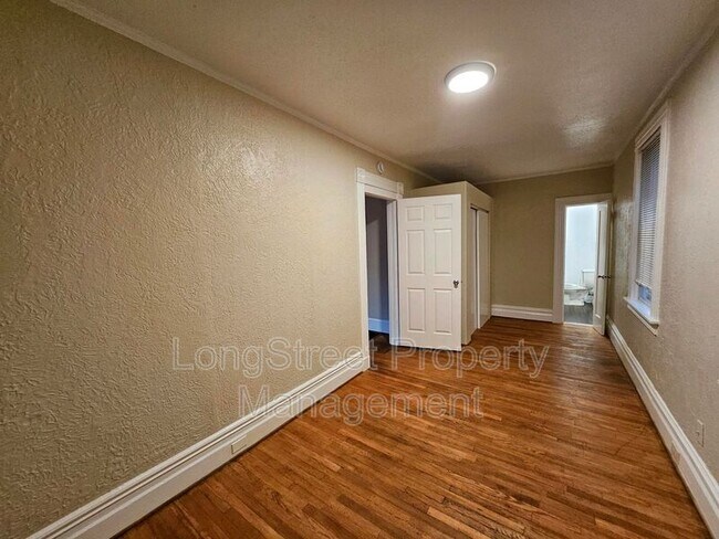 Building Photo - 634 SW Grant St.