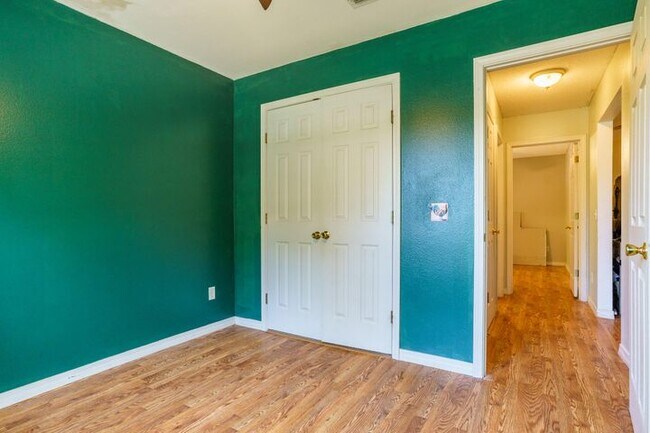 Building Photo - 8294 Pamplona St