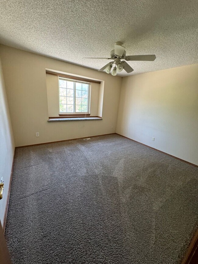Building Photo - Charming 5 Bed 3 Bath House