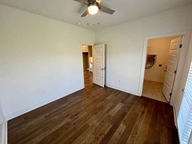 Building Photo - 3850 W Somerville Ln