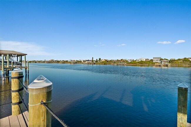 Building Photo - 54 N Riverwalk Dr