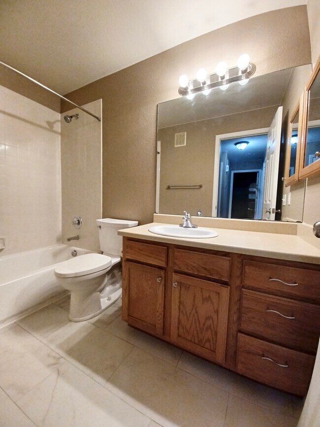 Building Photo - 1713 Woodburn St