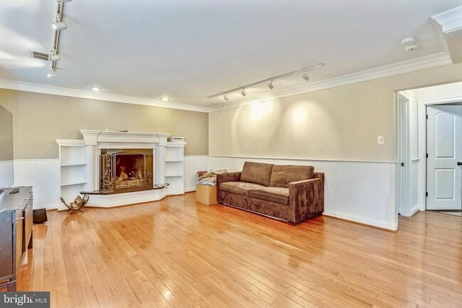 Building Photo - 10145 Colebrook Ave