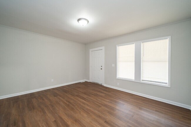 Building Photo - Charming Corner-Lot Home in Bessemer – So ...