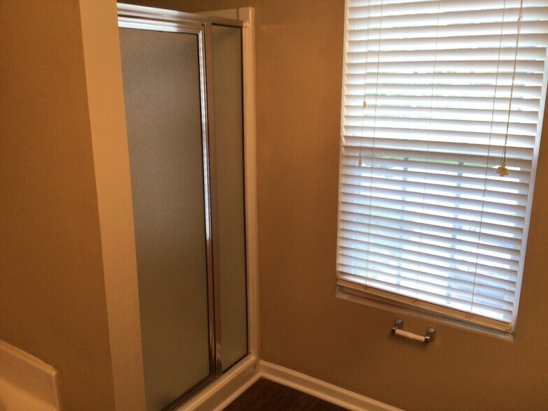Building Photo - 555 Rockbridge Dr
