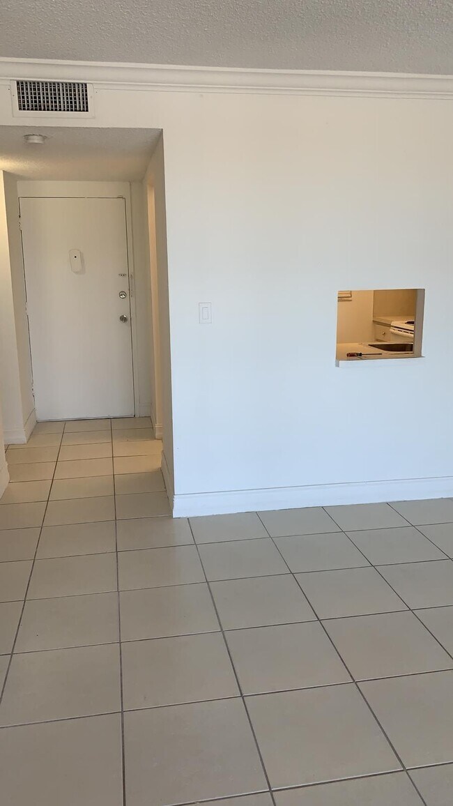 Building Photo - 15600 NW 7th Ave