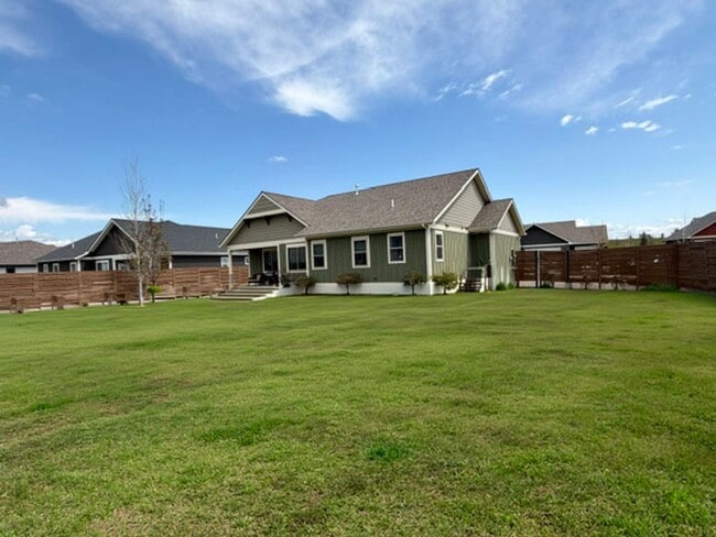 Building Photo - Gorgeous Silverbrook Home