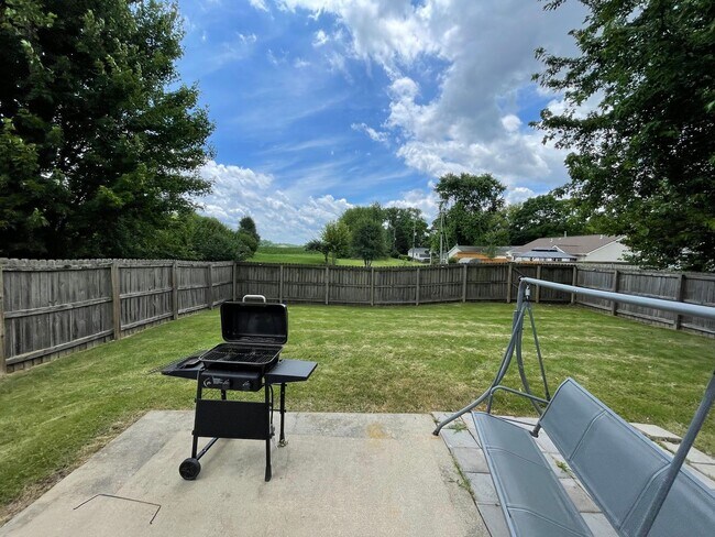 Building Photo - Three Bedroom Single Family Home - West La...