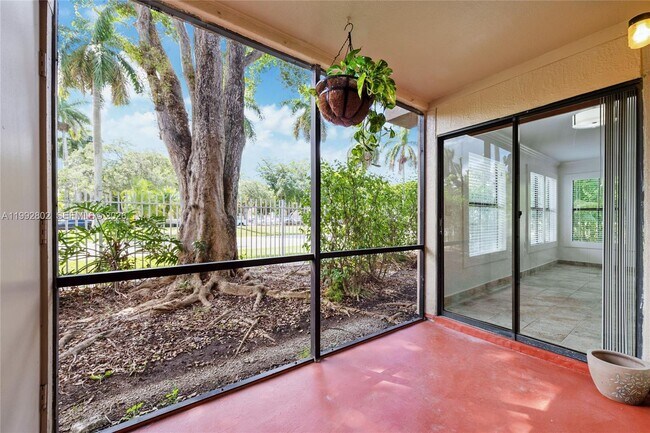 Building Photo - 10560 SW 156th Pl