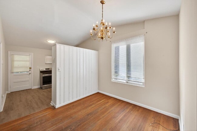 Building Photo - Brick Home AVAILABLE NOW