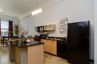 Building Photo - 350 St Peter St