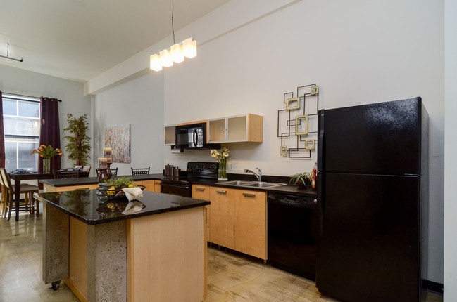 Building Photo - 350 St Peter St