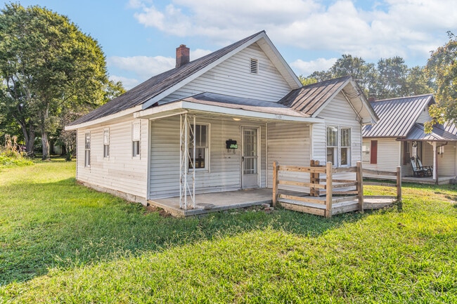 Building Photo - 403 McKenna St