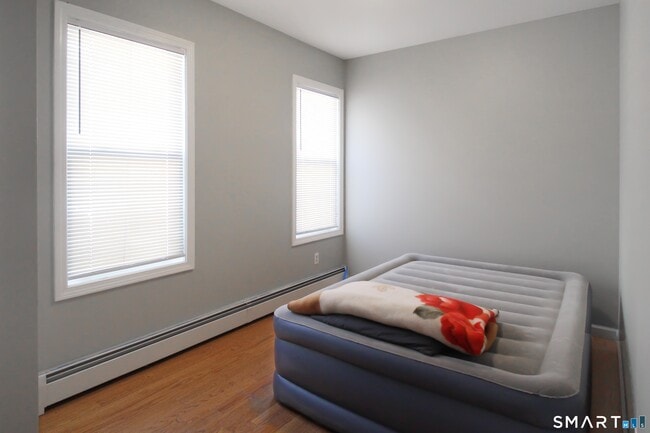 Building Photo - 29 Sisson Ave