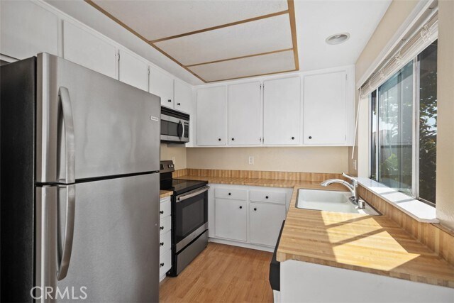 Building Photo - 5 Bright Hollow