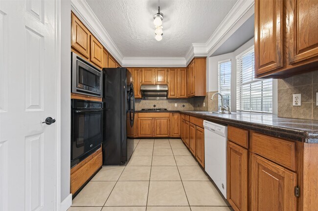 Building Photo - 7814 Millbrook Dr