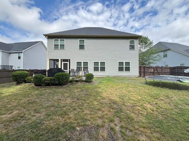 Building Photo - Big & Beautiful on Bear Run!
