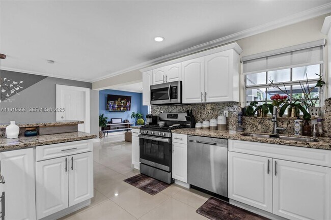 Building Photo - 1815 SW 85th Ct