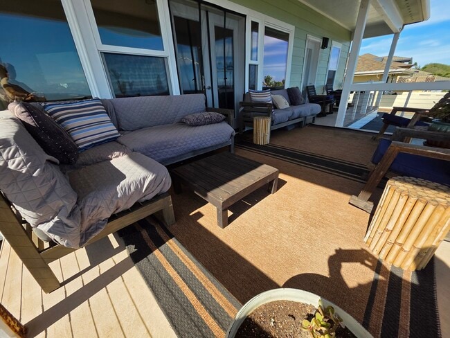 Building Photo - 1367 Kakae Pl