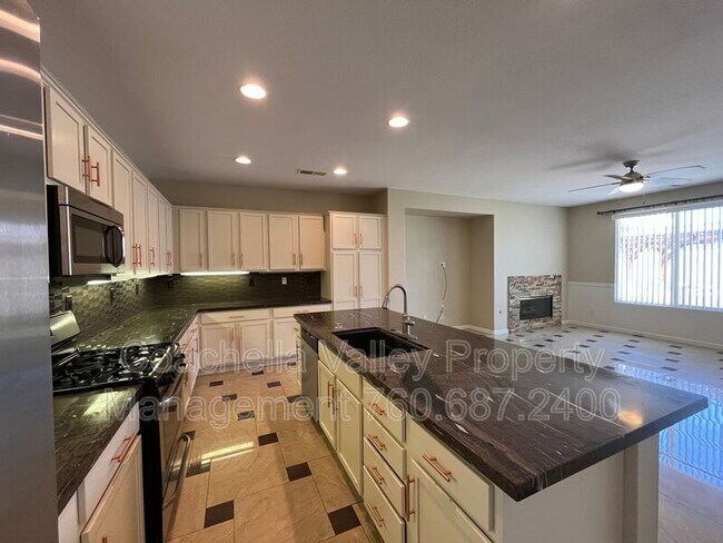 Building Photo - 49126 Pluma Roja Pl
