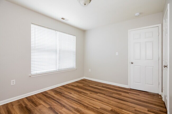 Building Photo - 2231 Gooseberry Rd